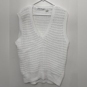 Sahara Club Women's Medium V-neck Sweater Vest (white)